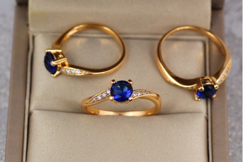 Кольцо Xuping Jewelry тонкое бока изогнуты с синим камнем  6 мм р 18 золотистое