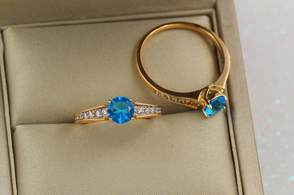 Кольцо Xuping Jewelry с голубым камнем р 18 золотистое