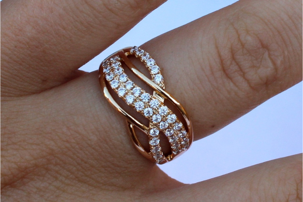 Кільце Xuping Jewelry вісімка переплітаються три доріжки з каменів р 17 золотисте