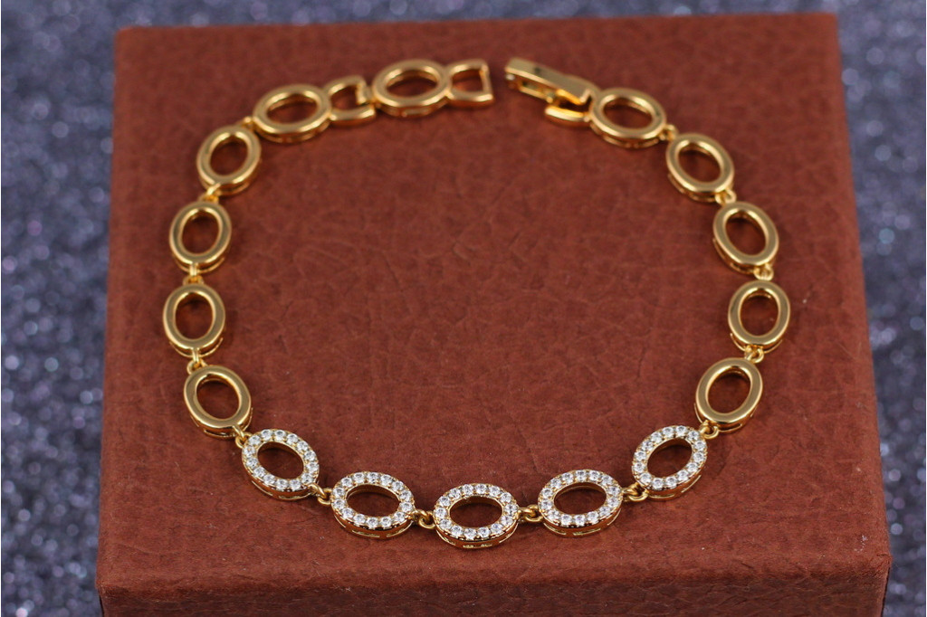 Браслет Xuping Jewelry пять фианитовых овалов 19 см 7 мм золотистый