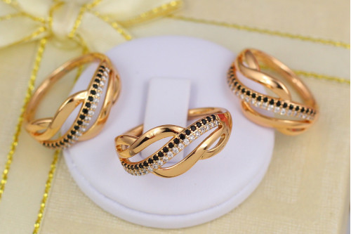 Кільце Xuping Jewelry з чорними і білими дрібними фіанітами р 17 золотисте