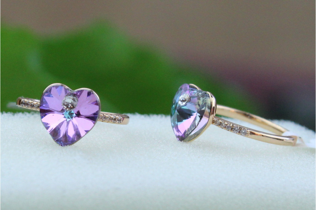 Кільце Xuping Jewelry сердечко Сваровскі фіолетове хамелеон р 16 золотисте