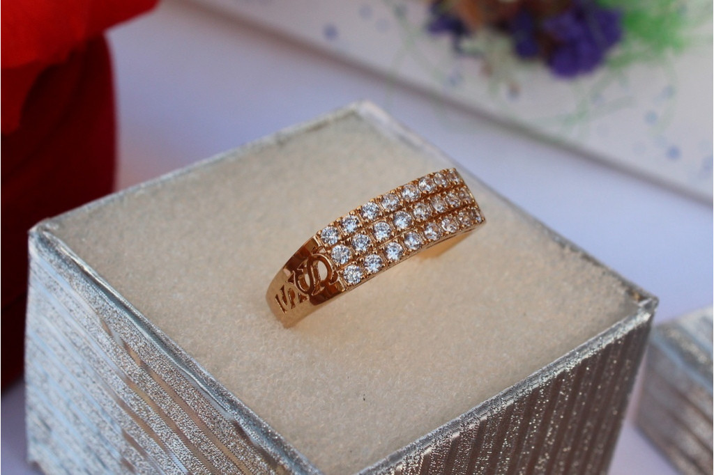 Кільце Xuping Jewelry каміння у три ряди по боках різьблення р 18 золотисте