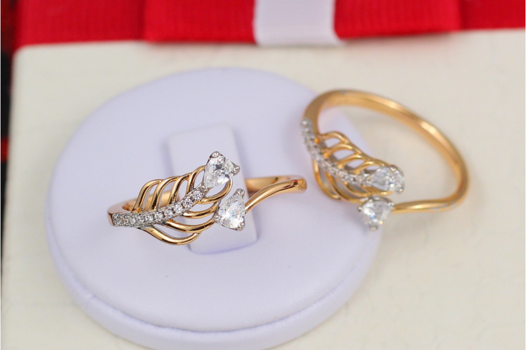 Кільце Xuping Jewelry з родієм пір'їнка р 18 золотисте