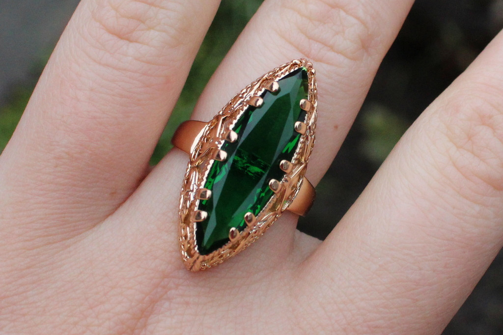 Кольцо Xuping Jewelry  Маркиз с зеленым камнем р 17 золотистое