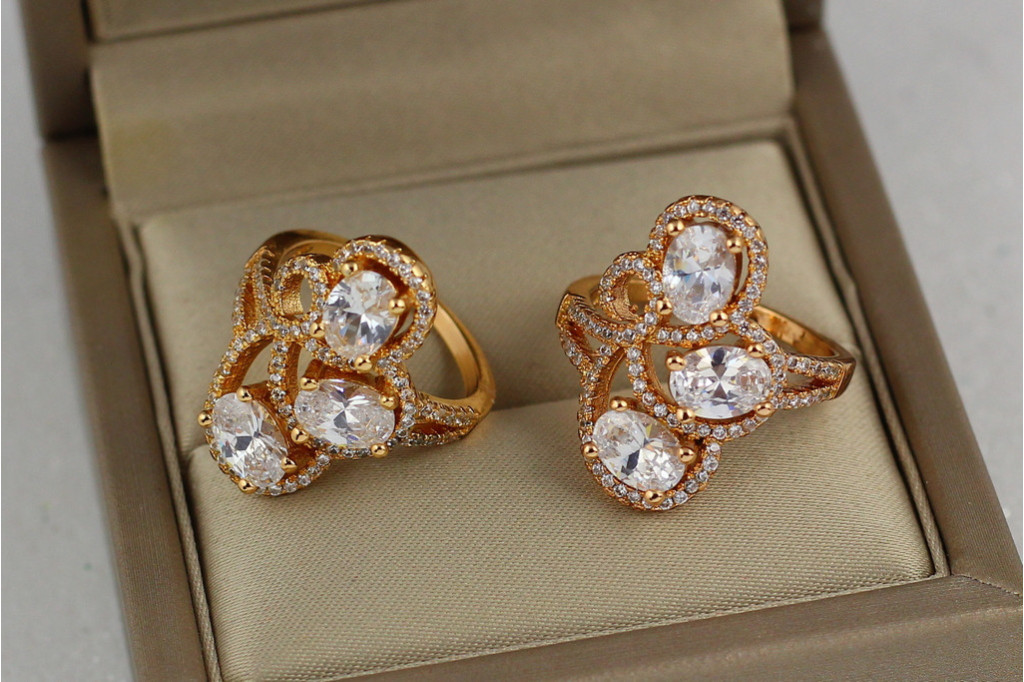 Кільце Xuping Jewelry перстень завитки з трьома великими каменями р 17 золотисте