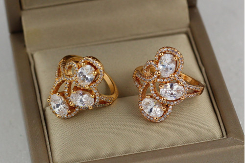 Кільце Xuping Jewelry перстень завитки з трьома великими каменями р 17 золотисте