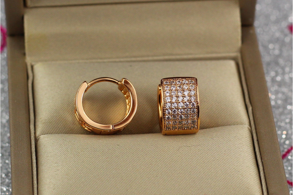 Сережки Xuping Jewelry широкі кільця з камінням 1.2 см золотисті