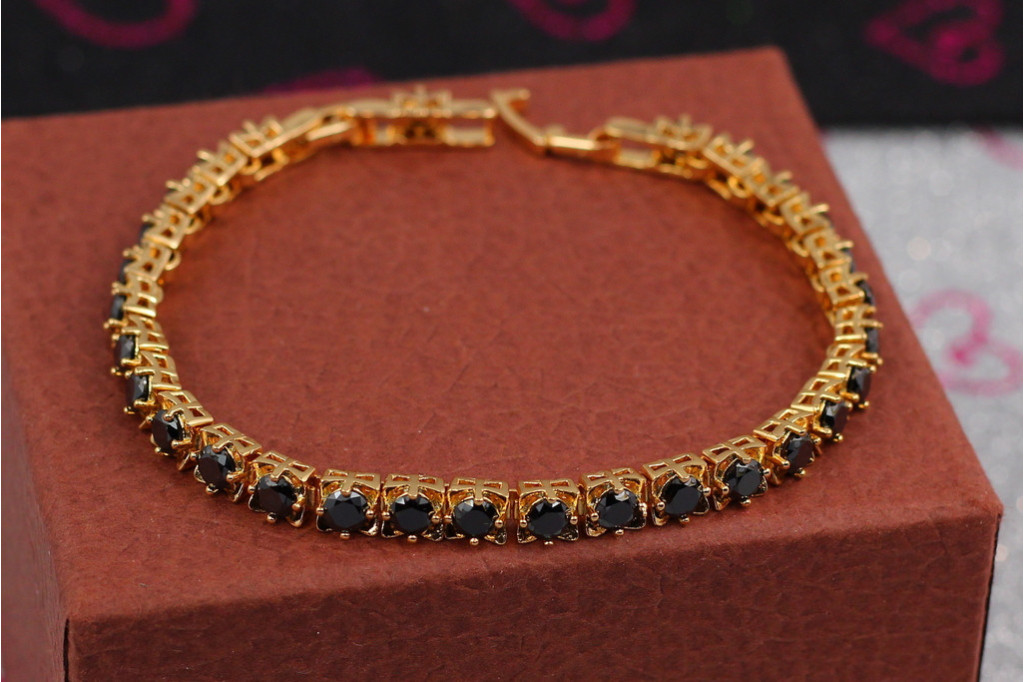 Браслет Xuping Jewelry квадратные звенья с черными камнями 19 см 5 мм золотистый