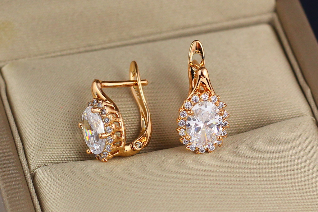 Серьги Xuping Jewelry малинки с петелькой белый камень 1.5 см золотистые