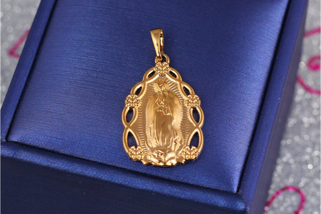 Ладанка Xuping Jewelry в форме арки дева Мария в лучах 2.5 см золотистая