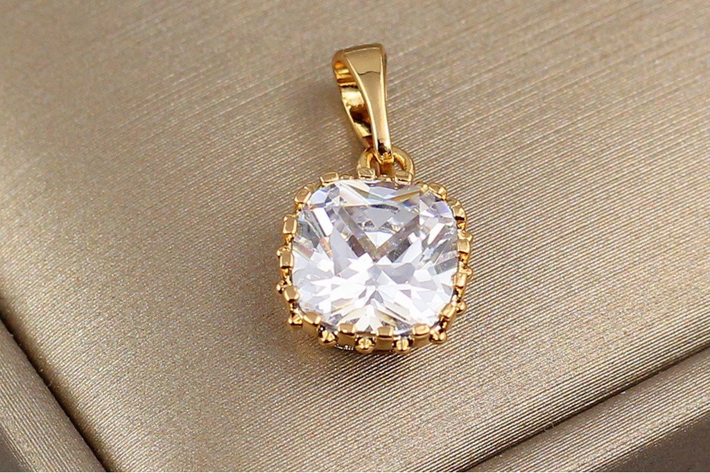 Кулон Xuping Jewelry белый квадратный фианит 10 мм золотистый