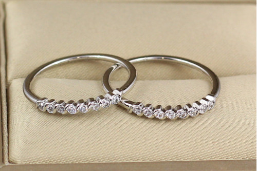 Кольцо Xuping Jewelry дорожка из камешков  р 17  серебристое