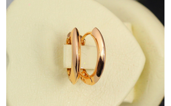Сережки Xuping Jewelry дві половинки одна гладка друга з різьбленими сердечками 2.2 см золотисті