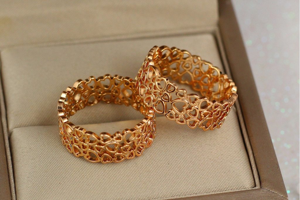 Кольцо  Xuping Jewelry плетеное из сердечек  р 16 золотистое
