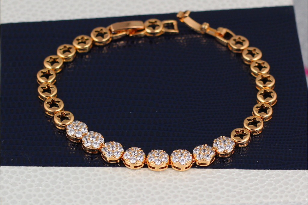 Браслет Xuping Jewelry круглі ланки з зірками по центру вісім з камінчиками 18.5 см золотистий