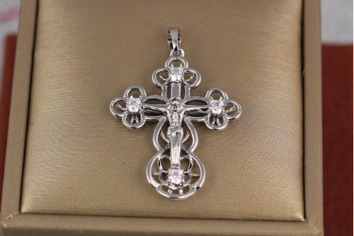 Крестик Xuping Jewelry с распятием на концах по три кольца с камнями в середине 3.5 см  серебристый