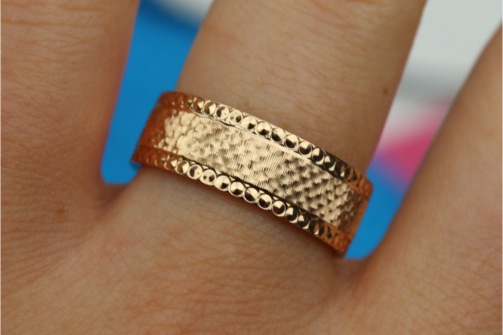 Обручальное кольцо Xuping Jewelry граненая американка 7 мм 20р золотистое