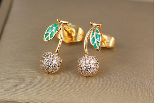 Серьги гвоздики Xuping Jewelry вишенка с зеленым листочком 1,5 см золотистые