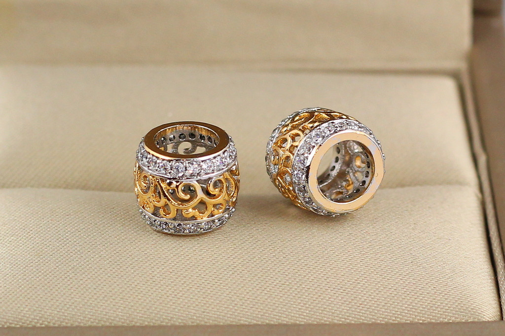 Кулон  шарм Xuping Jewelry ажурный узор с родием и фианитами по бокам 8 мм золотистый