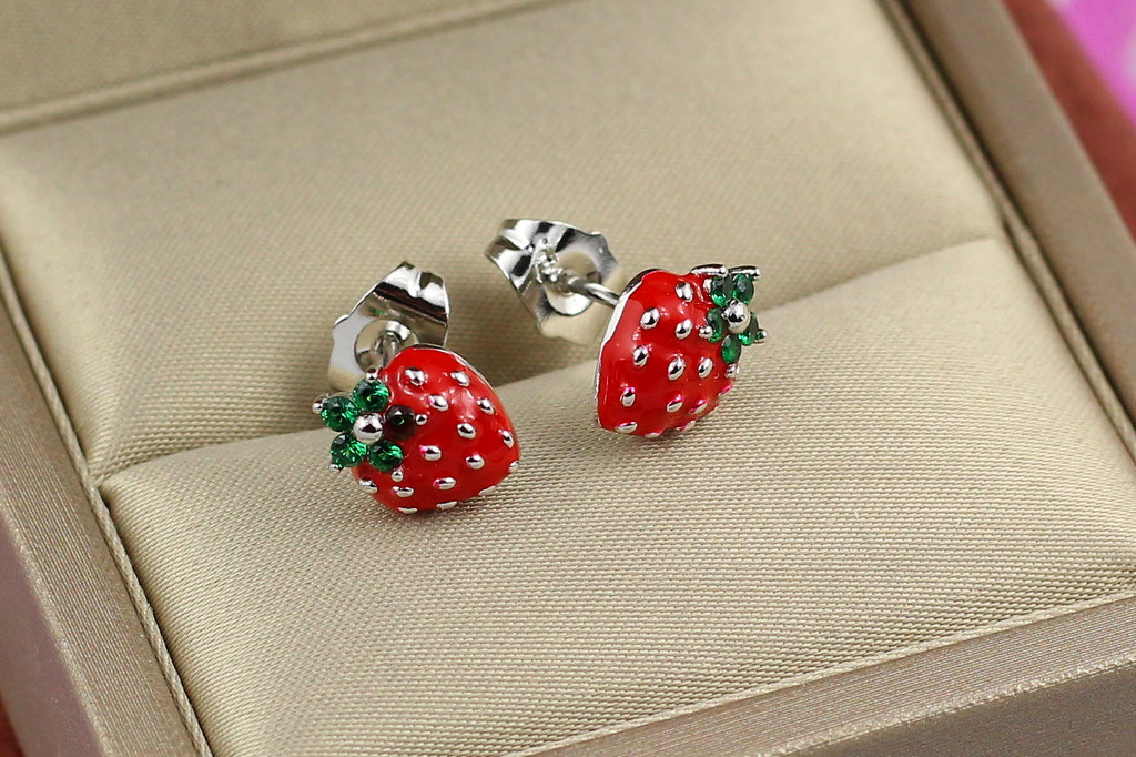 Серьги гвоздик Xuping Jewelry клубничка красная 1 см серебристые