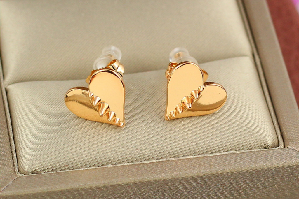 Серьги гвоздики Xuping Jewelry строгое сердце 1,3 см золотистые