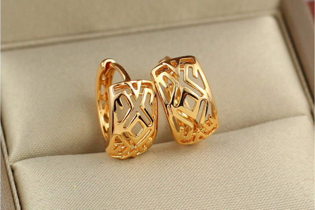 Сережки Xuping Jewelry колечки з різьбленим геометричним орнаментом 1,4 см золотисті