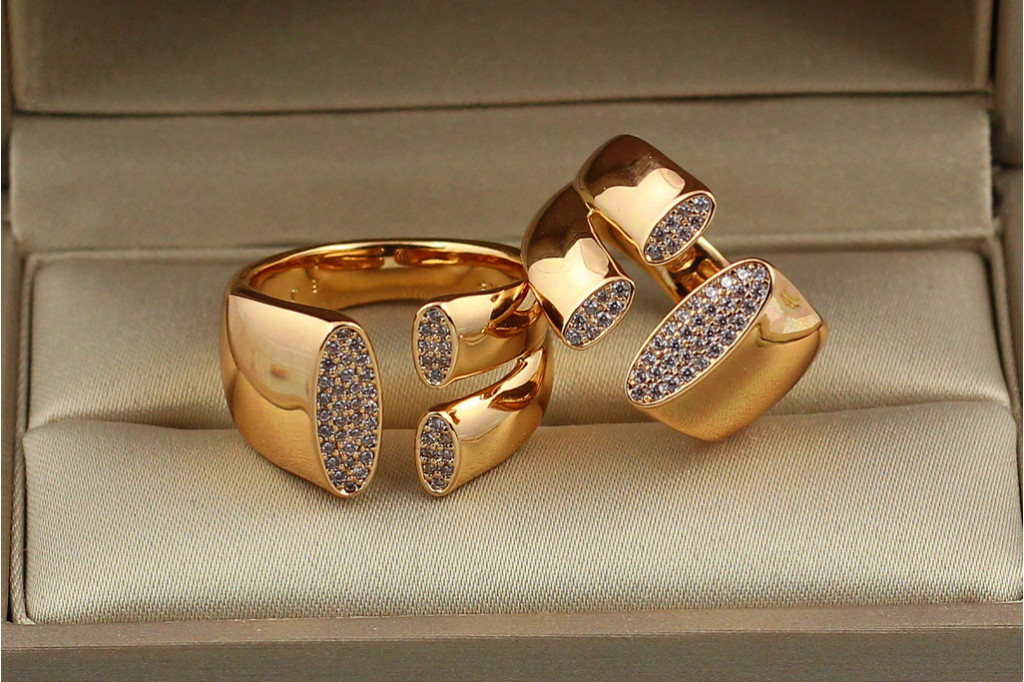 Кільце Xuping Jewelry розсувне три овали з каменів р 16 золотисте