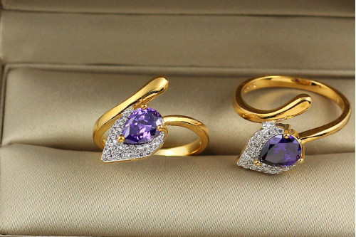 Кільце Xuping Jewelry росинка з фіолетовим каменем р 18 золотисте