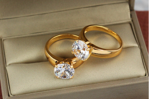Кільце Xuping Jewelry широке з білим каменем 10 мм р 21 золотисте
