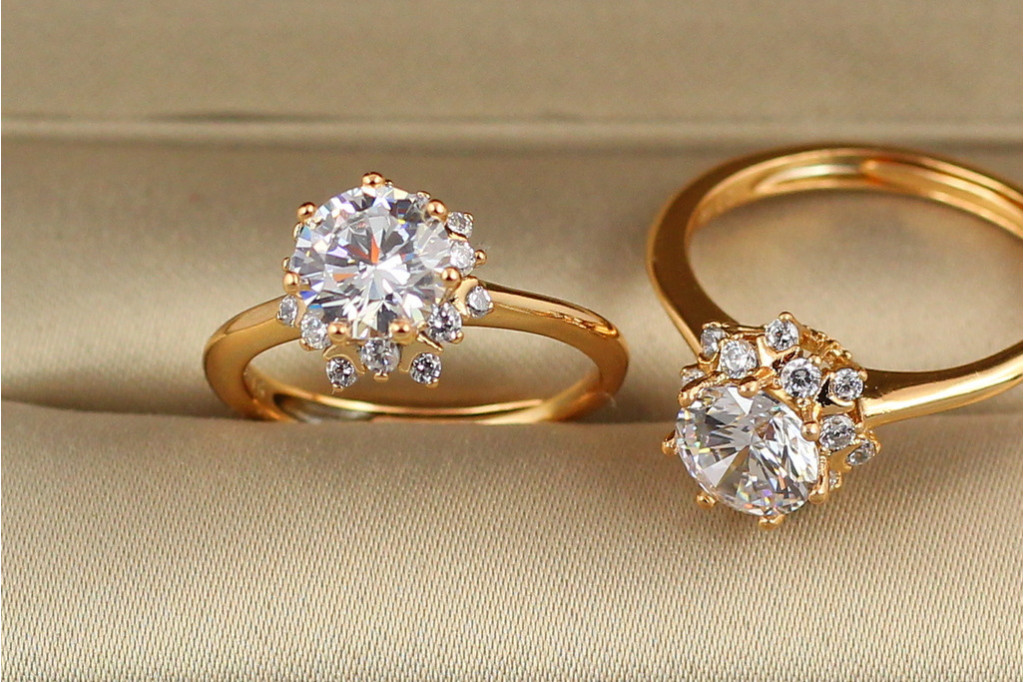 Кільце Xuping Jewelry розсувне елегантне з білим каменем р 16 золотисте