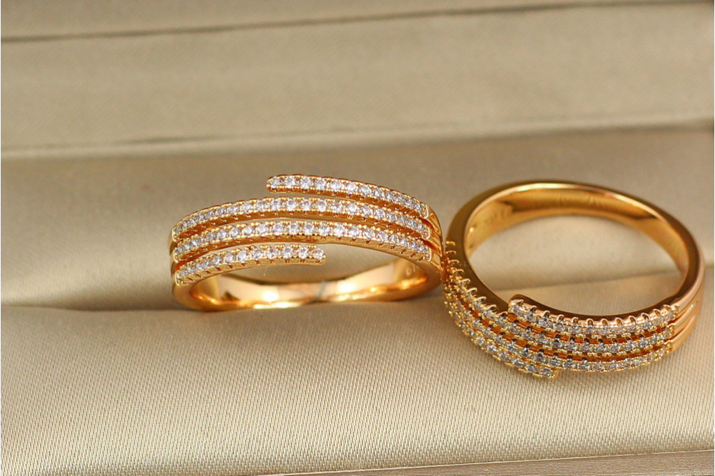 Кільце Xuping Jewelry зустрічні паралелі з каменів р 19 золотисте
