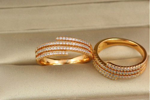 Кільце Xuping Jewelry зустрічні паралелі з каменів р 20 золотисте