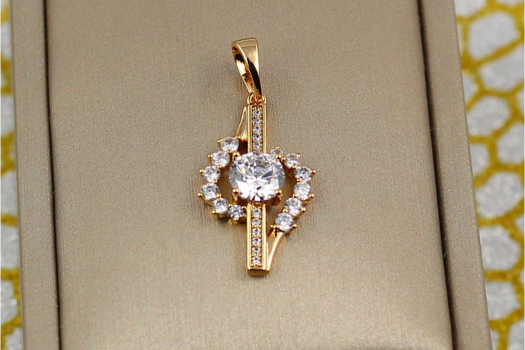 Кулон Xuping Jewelry скрипичный ключ с белым камнем в середине 2.2 см золотистый