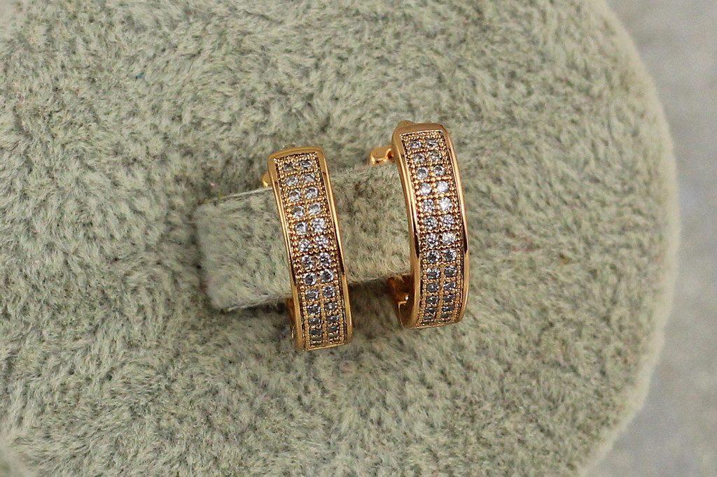 Серьги Xuping Jewelry две дорожки из камней по бокам бортики 1.5 см золотистые