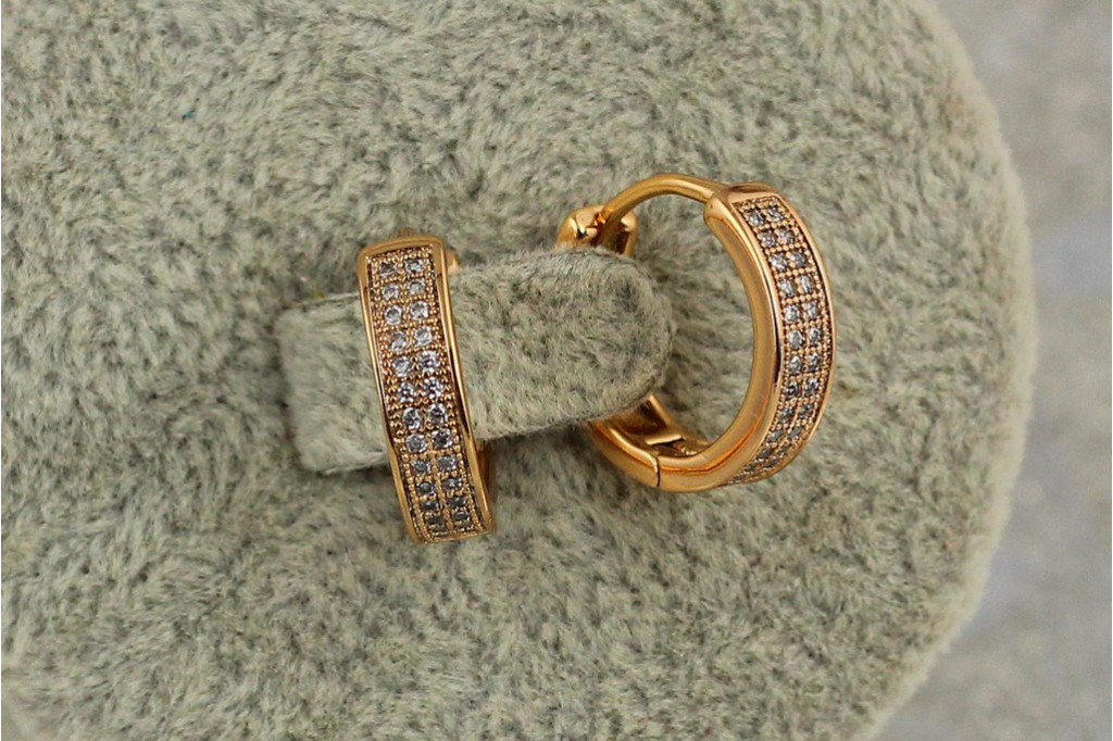Серьги Xuping Jewelry две дорожки из камней по бокам бортики 1.5 см золотистые