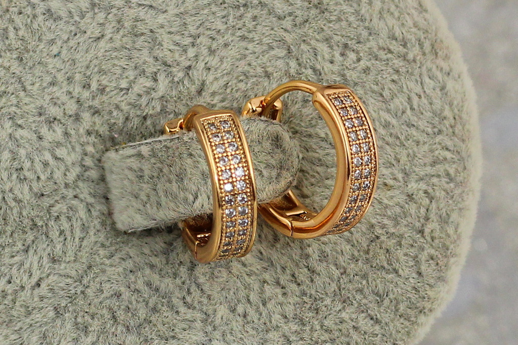 Серьги Xuping Jewelry две дорожки из камней по бокам бортики 1.5 см золотистые