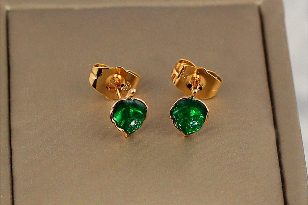 Серьги гвоздики  Xuping Jewelry зеленый листочек с капелькой 9 мм золотистые