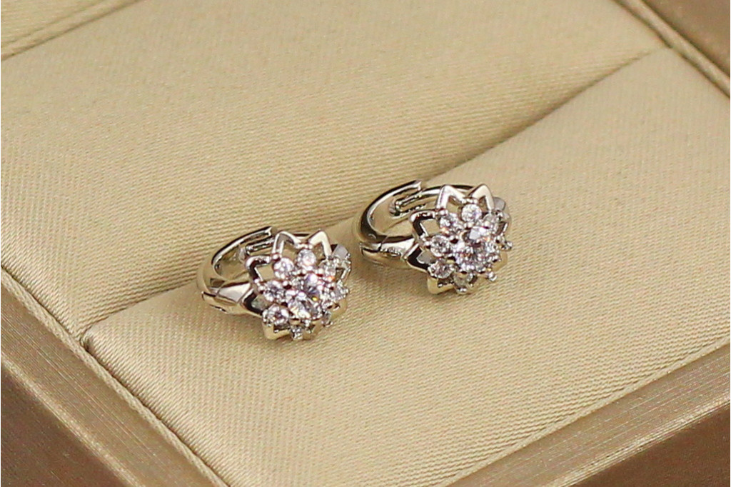 Серьги детские Xuping Jewelry цветочек с резными лепестками  9.5 мм серебристые