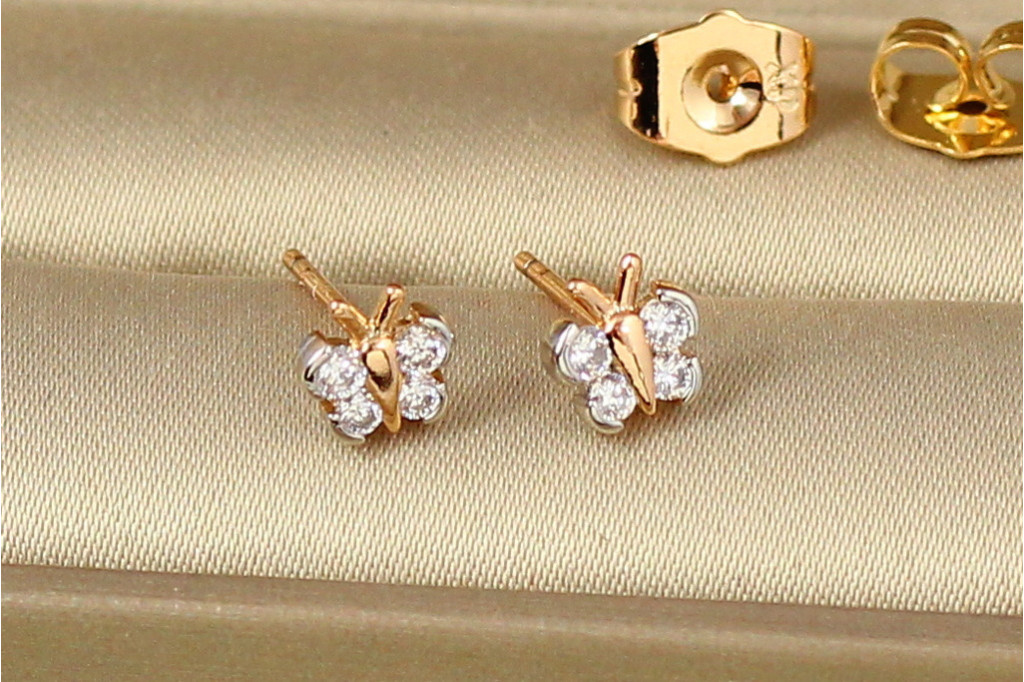 Серьги гвоздики Xuping Jewelry бабочка с фианитовыми крылышками с родием 6 мм золотистые