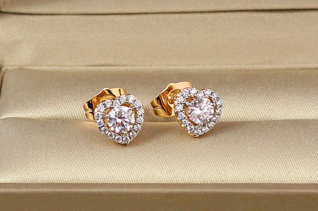 Сережки гвоздики Xuping Jewelry фіанітове серце з родієм в обідку 8 мм золотисті