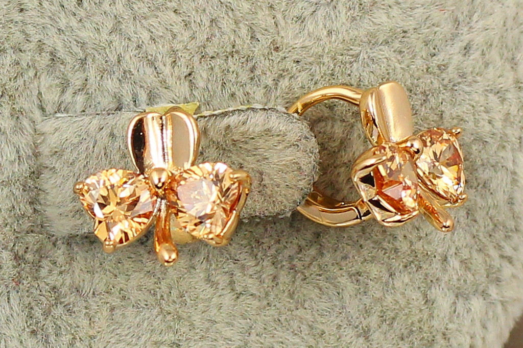 Сережки дитячі Xuping Jewelry бутон з фіанітами шампанське 1.2 см золотисті