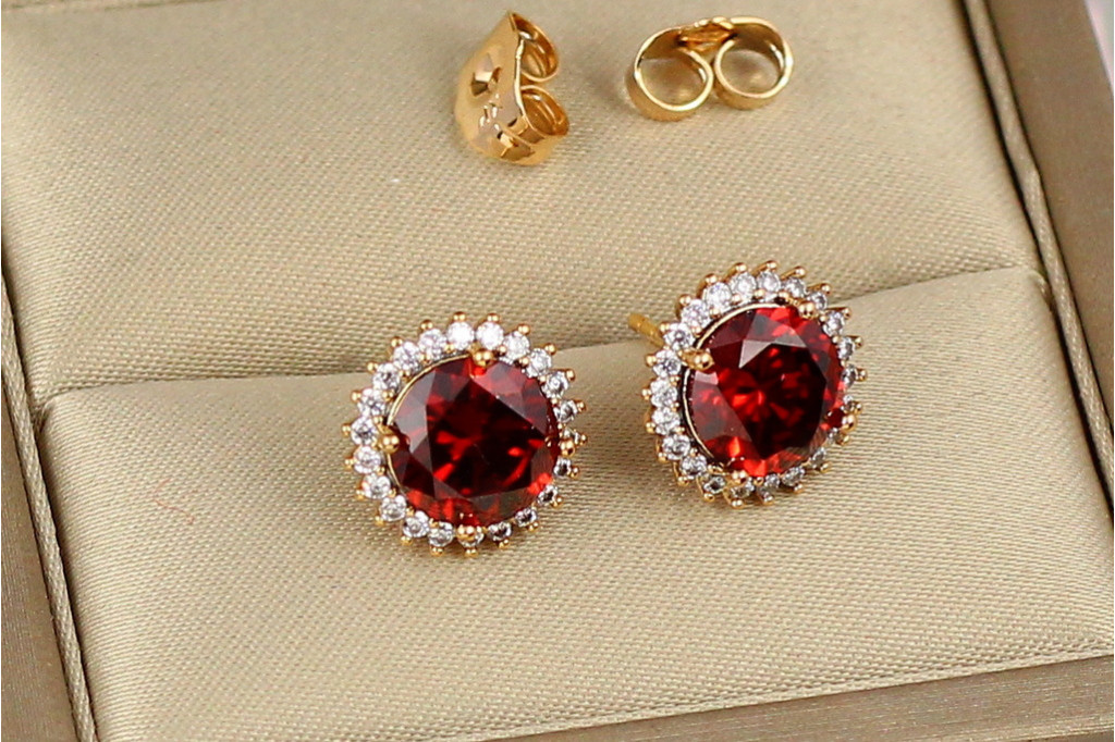 Сережки гвоздики Xuping Jewelry соняшник з червоним каменем 1.2 см золотисті