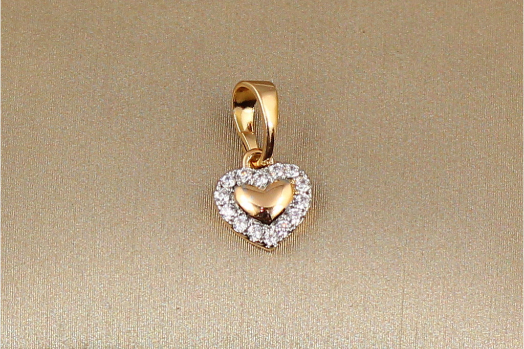 Кулон Xuping Jewelry с родием маленькое сердце в ободке из фианитов 9 мм золотистый
