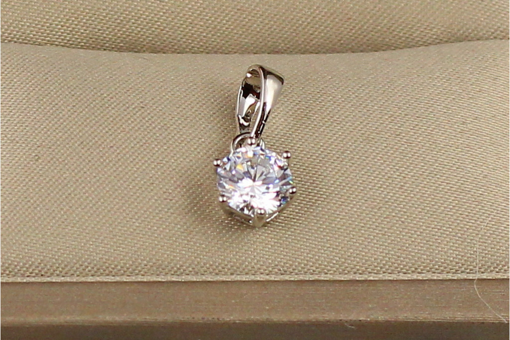 Кулон Xuping Jewelry белый камень на шесть креплений 6 мм серебристый