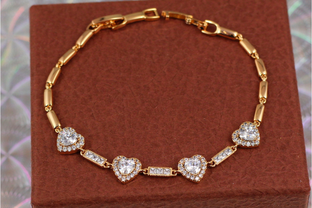 Браслет Xuping Jewelry четыре сердечка 19 см 9 мм золотистый