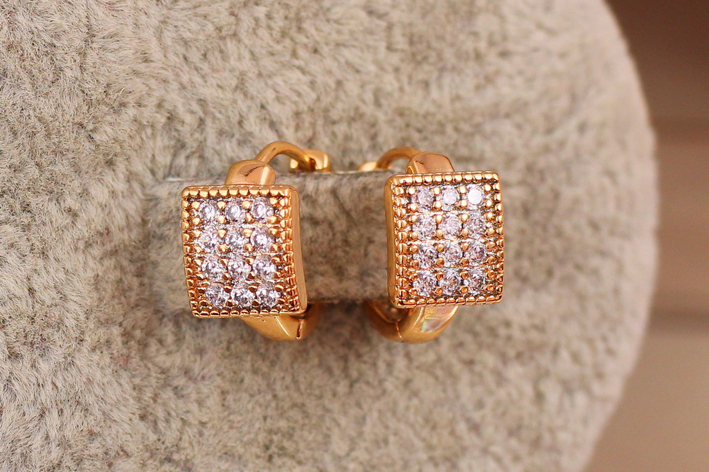 Серьги детские Xuping Jewelry квадратики из камешков в окантовке 1.2 см золотистые