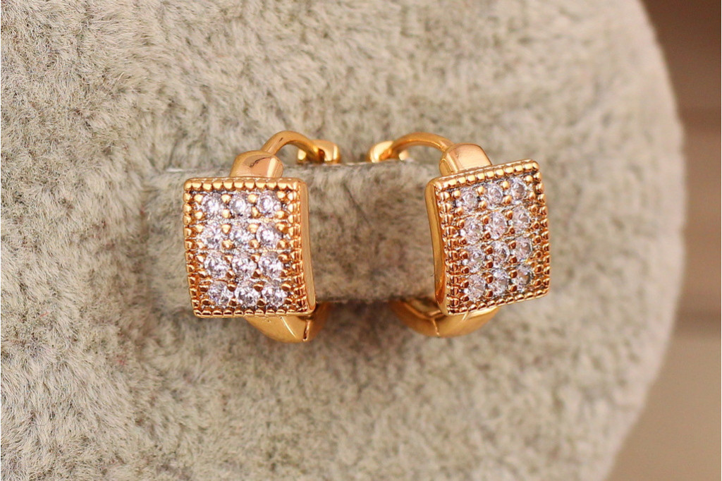 Серьги детские Xuping Jewelry квадратики из камешков в окантовке 1.2 см золотистые