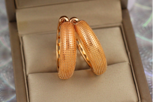 Серьги кольца Хuping Jewelry крапленые 3 см 7 мм золотистые