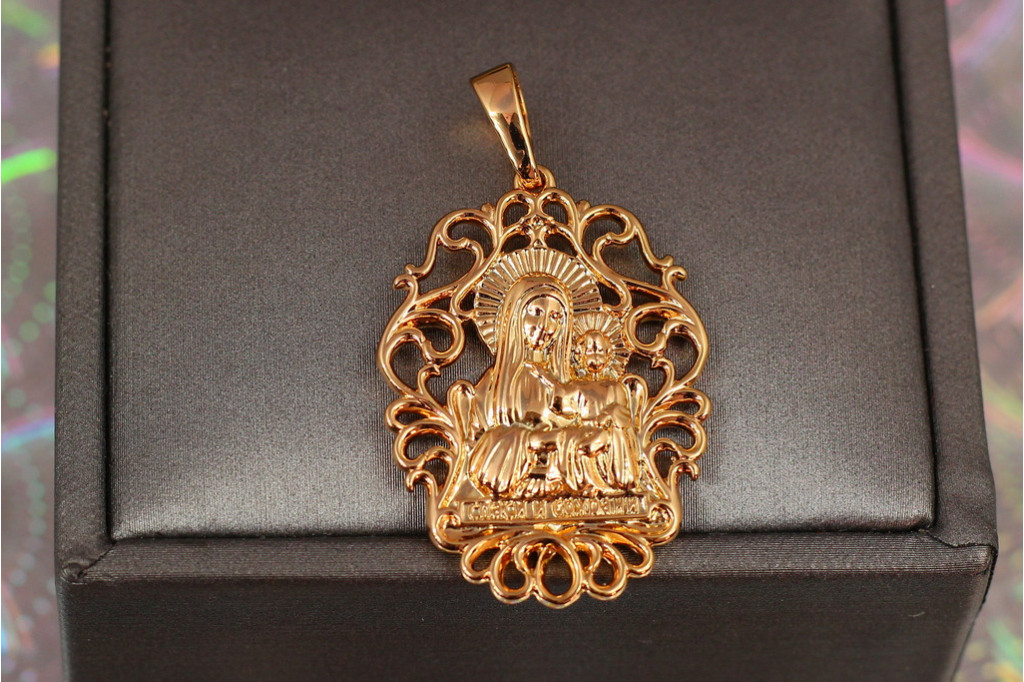 Ладанка Xuping Jewelry ажурный овал  Мария с младенцем 3.2 см золотистая